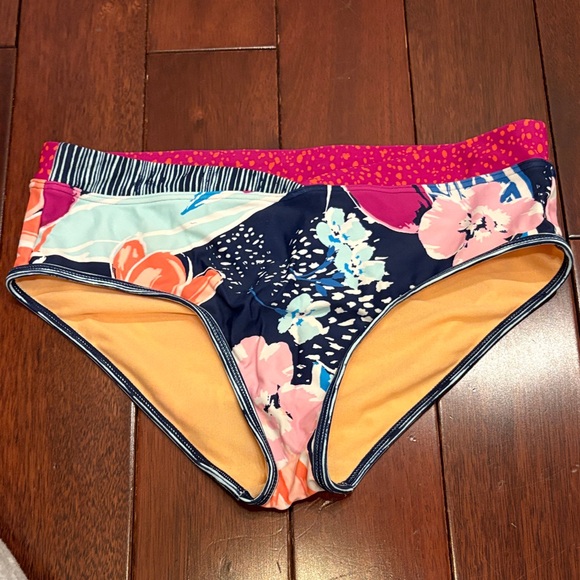 Athleta Girls Floral Navy Pink Two-Piece Swim Set with Shorts - Picture 5 of 8